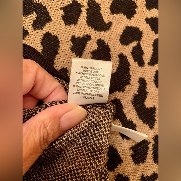 NWT New York & Company animal print Wrap/Sweater Shawl - Picture 5 of 5